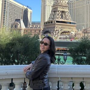 Meet your Posher, Lauren t